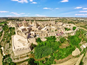 Malta's old capital city Mdina as you've never seen it before! A big thanks to Kuluri for this excellent bird's eye view